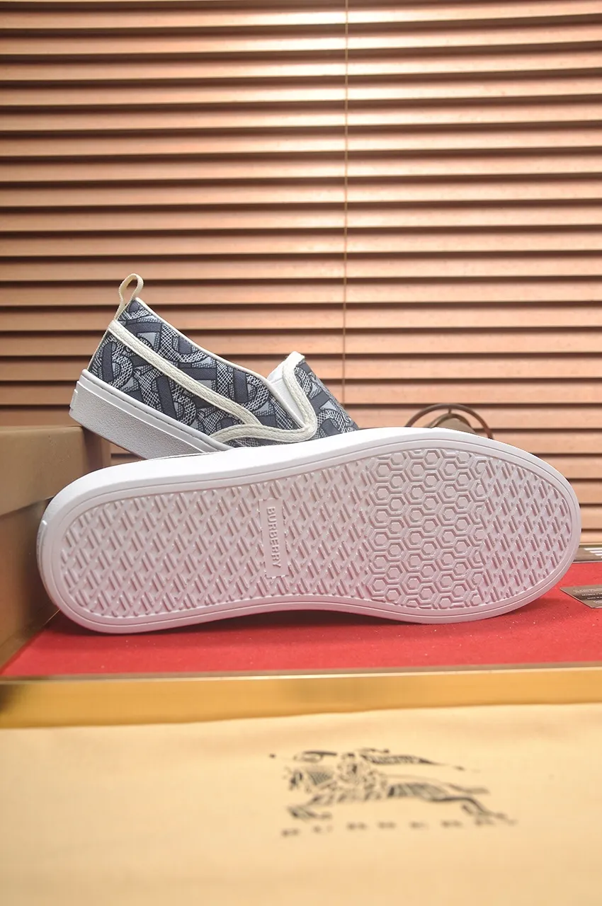 Men's shoes 💰400💶【Burberry】Classic low-top sneakers｜Imported cowhide with classic plaid fabric｜Sheepskin lining｜Original outsole｜Fine workmanship and comfortable to wear Size: 38-44 (customized at 45)
